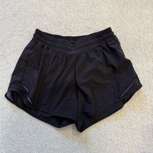 Lulu Lemon women’s shorts sz 6 tall in black EUC